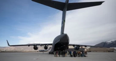 Historike, ushtria amerikane transporton nga ajri një reaktor bërthamor