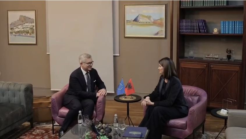 Integrimi në BE  Koçiu pret Komisionerin Europian për Çështjet e Brendshme dhe Migracionin