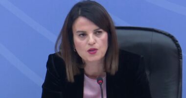 “Sistemi i adresave, ofrim shërbimesh më i qartë për qytetarët”/ Ministrja Koçiu: Mbështetje edhe për zjarrfikësit, duhet të shtojmë kapacitetet!