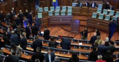 Kosovë/ Deputetët mblidhen për konstituimin e Kuvendit