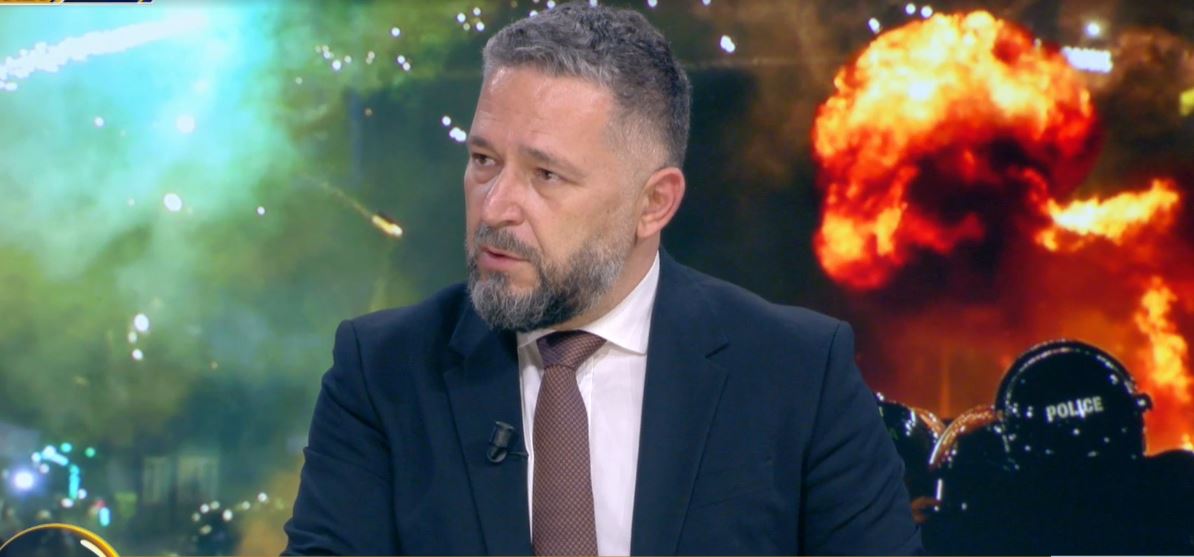 Protesta/ Kthupi: Mjeti i një partie nuk duhet të jetë dhuna! Qëllimi i Berishës është të ruajë monopolin e opozitës