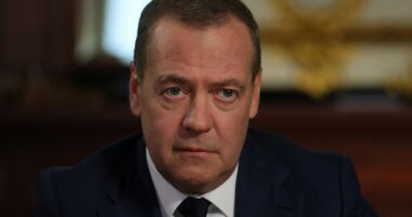 Medvedev: Moska nuk do të pranojë trupa të NATO-s në Ukrainë