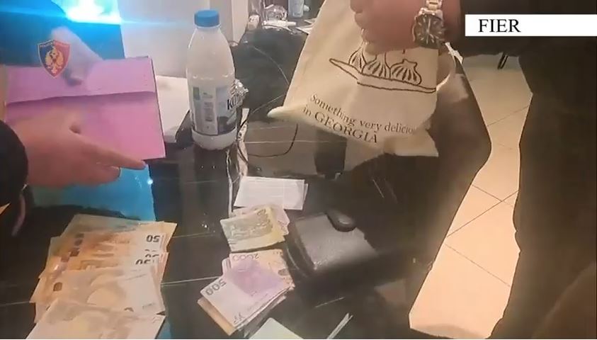 Nga Kazakistani e Turqia për prostitucion në Fier  Dy në pranga  kishin marrë banesë me qira