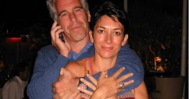 E dënuar si bashkëpunëtore e Epstein, Maxwell refuzon t’u përgjigjet pyetjeve në Kongres