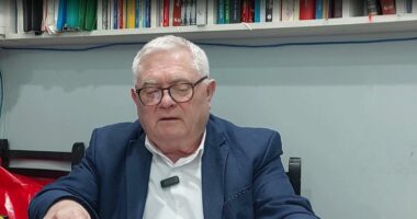 Nga letërsia drejt uniformës ushtarake/ Rrëfimi i Mehmet Deliut, fëmijëria e vështirë nuk e ndali drejt dijes