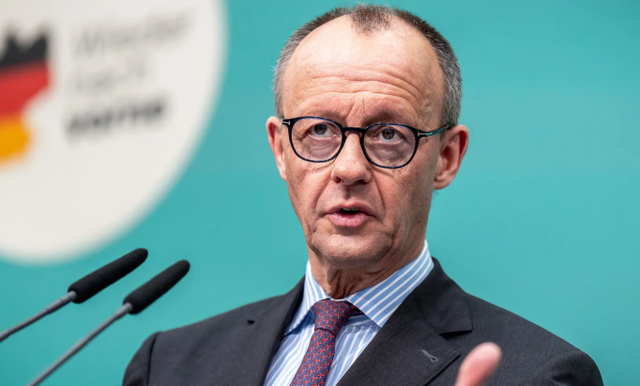 Berlini me sytë nga Pekini/ Merz në Kinë, shtrëngon duart me Xi jinping