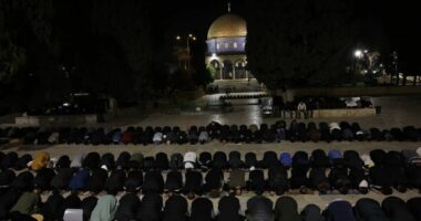 Izraeli do të lejojë 10 mijë palestinezë nga Bregu Perëndimor të marrin pjesë në lutjet e së premtes në xhaminë Al-Aksa gjatë Ramazanit