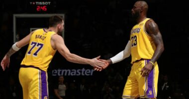 Lebron-Luka, dyshja e “ëndrrave”/ Dy yjet i japin fitoren Lakers në basketbollin amerikan
