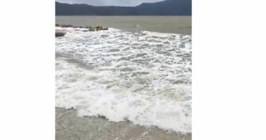 E rrallë në Orikum!/ Rritet niveli i detit, shkak moti i keq dhe baticat