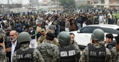 31 të vrarë nga sulmi vetëvrasës në një xhami në Pakistan