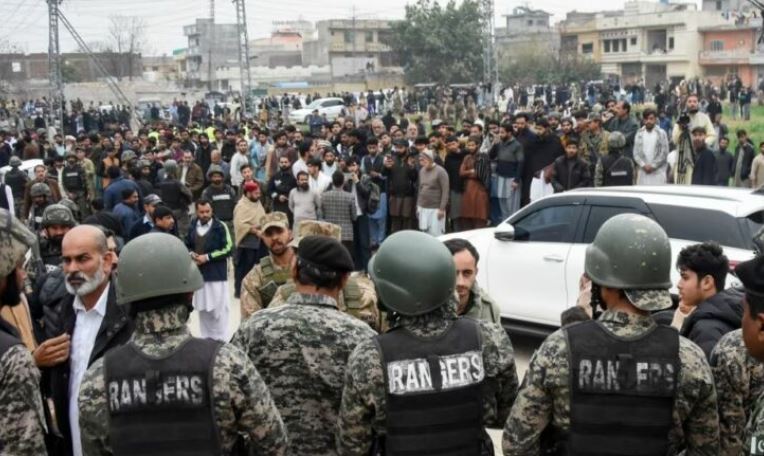 31 të vrarë nga sulmi vetëvrasës në një xhami në Pakistan