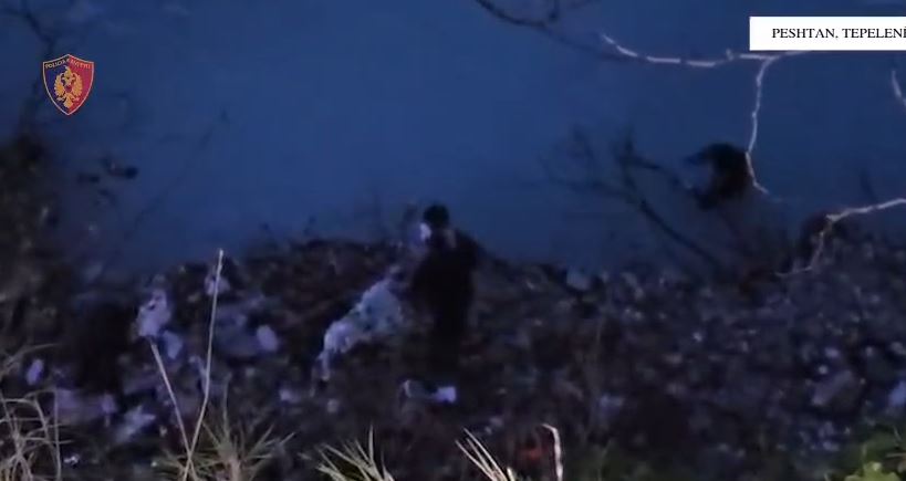 Dyshohet e ka marrë rrjedha e lumit Vjosa, vijojnë kërkimet për gjetjen e 65-vjeçarit në Tepelenë