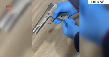 Lëvizte me pistoletë pa leje/ Tiranë, pranga 30 vjeçarit, procedohet një tjetër
