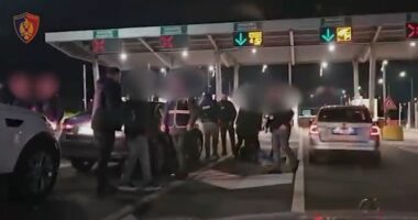 VIDEO/ Transportonte emigrantë kundrejt pagesave, arrestohet 45-vjeçari nga Maqedonia e Veriut