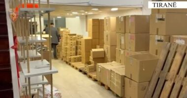 Suplemente ushqimore e bimore të skaduara, zbulohet magazina në Tiranë/ Shpallet në kërkim administratori