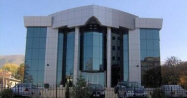 Jepnin fajde duke përvetësuar shuma parash/ Prokuroria e Korçës dërgon në gjyq 3 persona