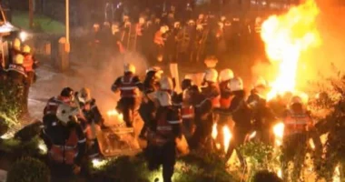 Gjykata liron “snajperët” e molotovëve/ Detyrim paraqitje për 14 të arrestuarit, prokuroria kishte kërkuar burg vetëm për 2 prej tyre