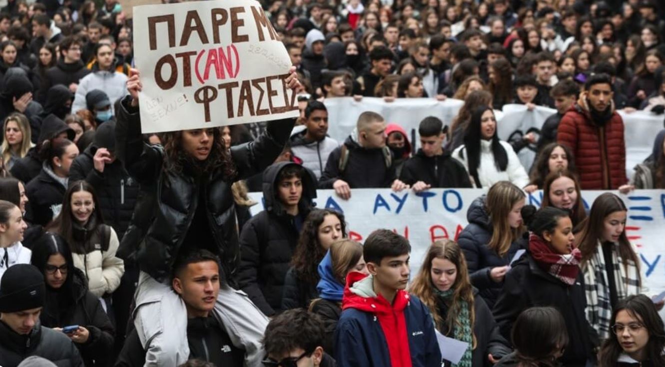 Tragjedia hekurudhore me 57 viktima  Greqi  protesta dhe kaos  mbi 80 të arrestuar
