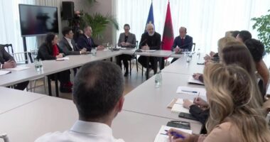 “Në parlament nuk na ke kursyer”, Rama-Sulës: Koha të shohim! Jemi vend i vogël për t’u ndarë në pjesë