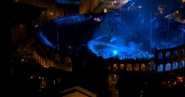 Italia “shuan” Flakën Olimpike / Spektakël në ceremoninë e mbylljes për “Milano Cortina 2026”