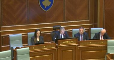 Nis seanca konstituive e Kuvendit të Kosovës/ Qeveria e re, një vit pas krizës politike dhe zgjedhjeve  të parakohshme