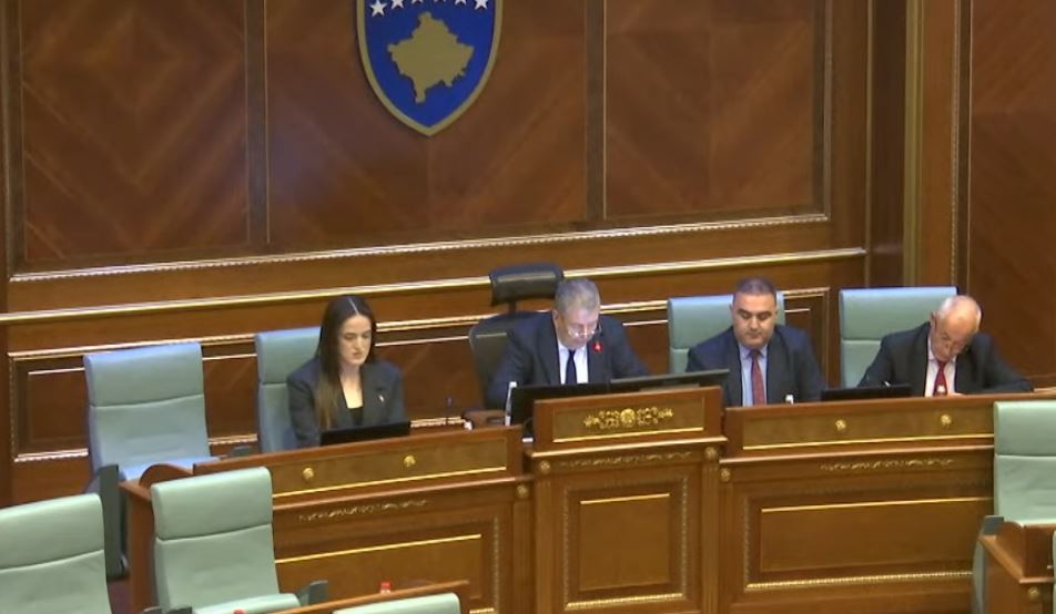 Seanca konstituive e Kuvendit të Kosovës  Qeveria e re  një vit pas krizës politike dhe zgjedhjeve të parakohshme