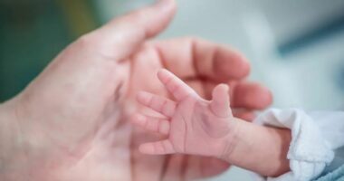 Foshnja 8-muajshe rezulton pozitive për kokainë/ Spanjë, arrestohet nëna 25-vjeçare