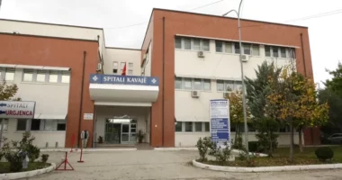 Goditet me thikë 47-vjeçari në Kavajë, ndërron jetë në spital