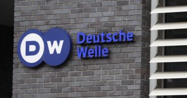 Deutsche Welle do të mbyllë shërbimin në greqisht dhe do të shkurtojë 160 vende pune
