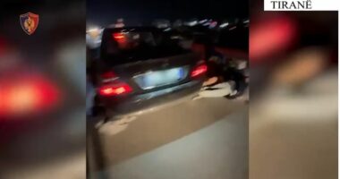 Transportonin 5 emigrantë të paligjshëm kundrejt parave/ Tiranë, arrestohet dy të rinjtë