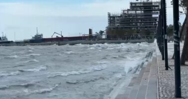 Përkeqësimi i kushteve të motit, pezullohet lundrimi i mjeteve të vogla dhe të peshkimit në Portin e Vlorës