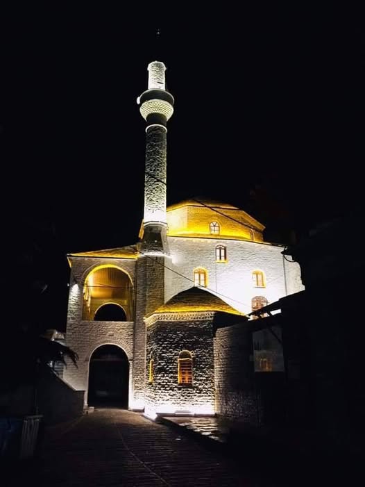 Ministri Vengu mesazh urimi besimtarëve: Myslimanët nisin Ramazanin, katolikët Kreshmën. Dy rrugë shpirtërore me të njëjtin mesazh