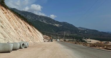 Shpërthim i kontrolluar në Palasë/ Hapja e trasesë së rrugës, pezullohet qarkullimi i makinave