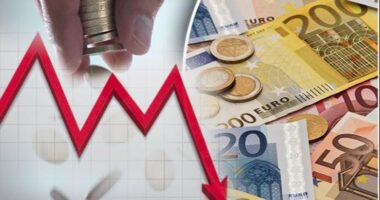 Euro nuk ndal rënien/ Monedha pranë kufirit të 96 lekëve, rifiton pikë dollari amerikan