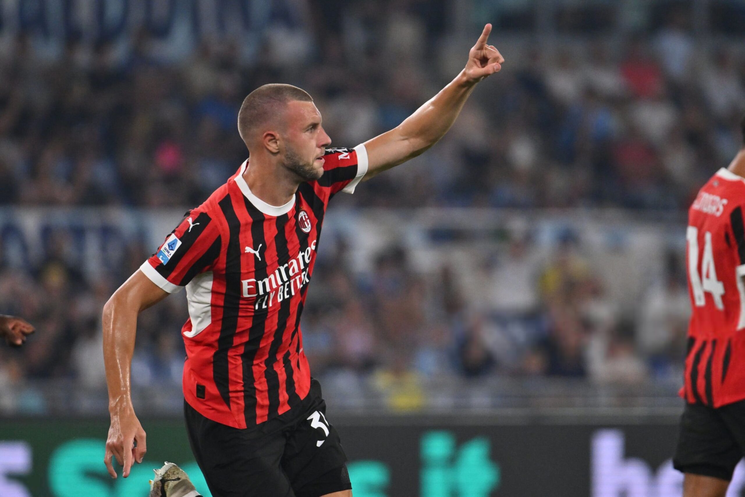 Milan bën  djallin   Kuqezinjtë ia dalin 2 0  sërish minus 10 pikë nga vendi i parë