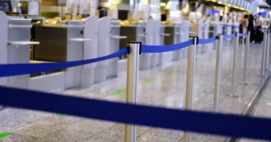 Greva paralizon aeroportin në Berlin, anulohen qindra fluturime, preken mijëra pasagjerë