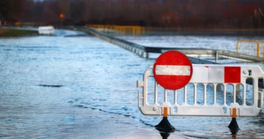 Përmbytje dhe rrëshqitje të dherave në Pakistan, të paktën 12 viktima