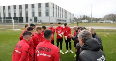 Në fushë për miqësoren e “humbësve”/ Kombëtarja stërvitet në Varshavë pas zhgënjimit në play off