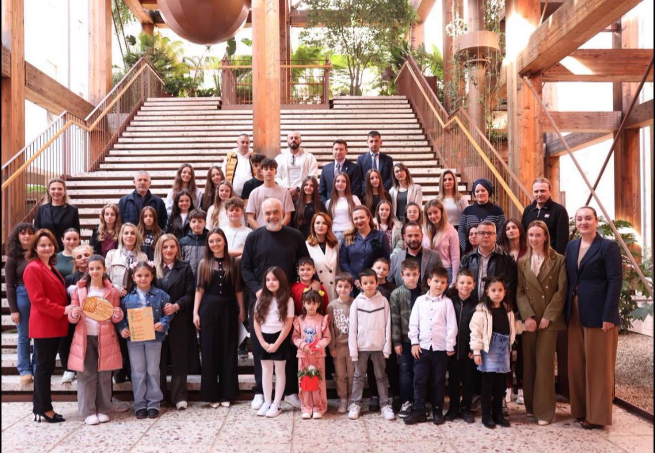 Dita e Mësuesit  Rama uron 7 Marsin ndan foto nga Manastiri  Të kujtojmë sa e fortë është lidhja përmes gjuhës