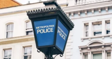 Britania arreston katër persona, dyshohen se ndihmonin shërbimin sekret të Iranit