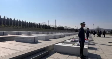 Kosovë/ Homazhe në Prekaz në ditën e dytë të Epopesë së UÇK-së