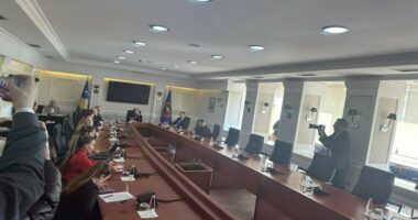 Shpërndau parlamentin/ Osmani pret krerët e partive për zgjedhjet e parakohshme. Kurti nuk shkon