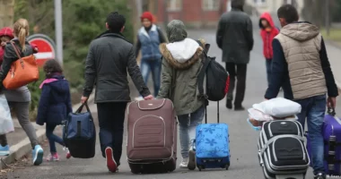 Politizimi i çështjes së emigrantëve nxit frikë dhe ksenofobi