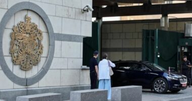 Rusia dëbon një diplomat britanik të akuzuar për spiunazh