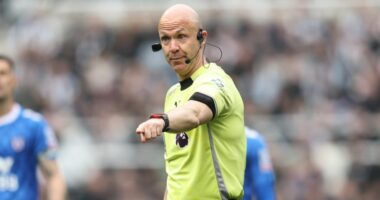 “Bilbil anglez” për Shqipërinë/ UEFA zgjedh Anthony Taylor për sfidën kundër Polonisë