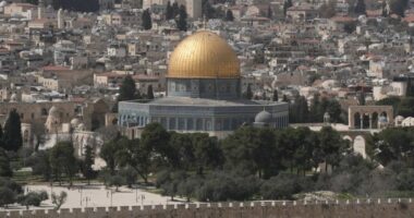 Bajrami në Jeruzalem/ Izraeli ndalon myslimanët të luten në xhaminë Al Aksa