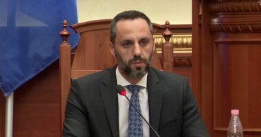 “Hita është oficer karriere”, Lamallari u përgjigjet akuzave të opozitës për kreun e ri të policisë: Bashkëpunoj prej 9 vitesh…