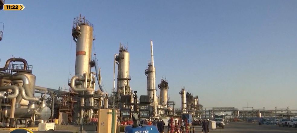  Ari i zi  bëhet  flori   lufta SHBA Iran rrit çmimin e naftës