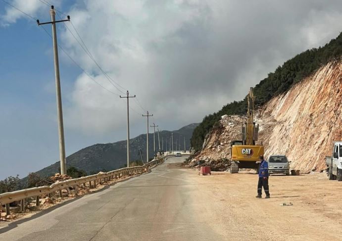 “Qarkullimi i mjeteve vijon normalisht”, ARRSH: Kryhet shpërthimi i kontrolluar në dalje të tunelit të Llogarasë