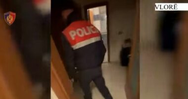 Aksion në Vlorë/ Arrestohen dy 25-vjeçarë, sekuestrohet armë dhe drogë